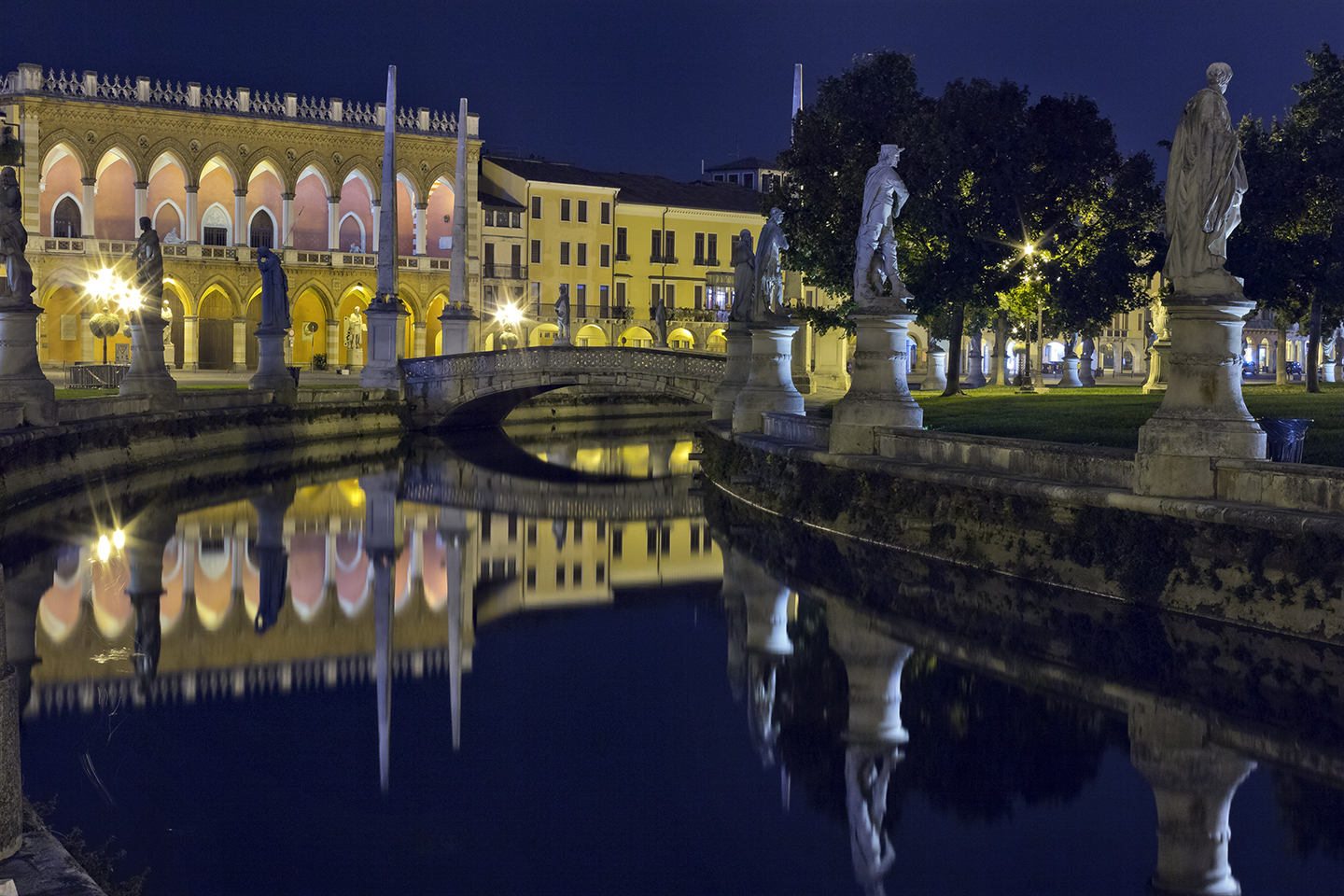 Padova - Prato della Valle. Night