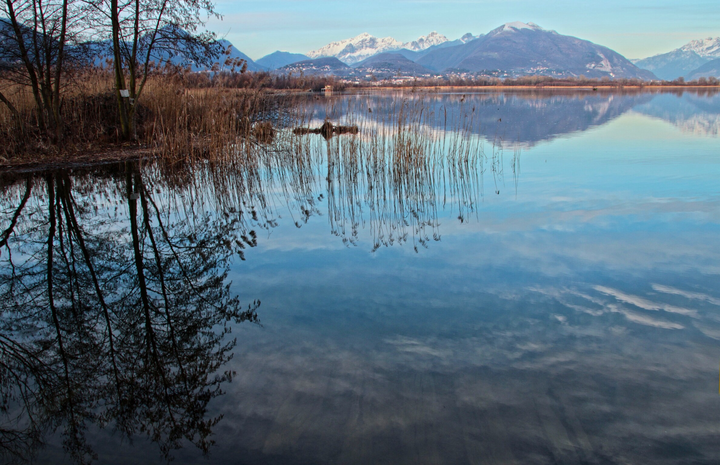 Riflessi  sul lago