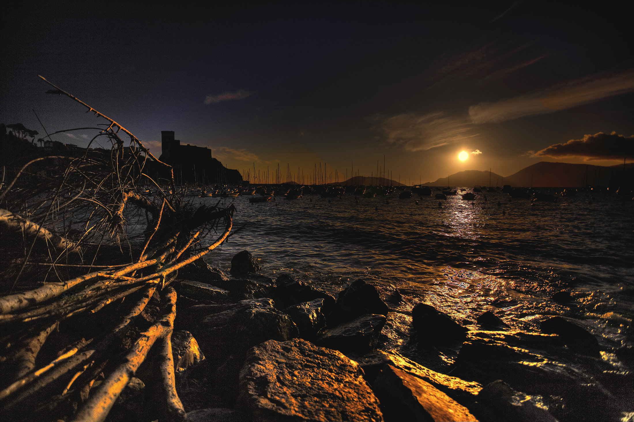 Tramonto sugli scogli di Lerici