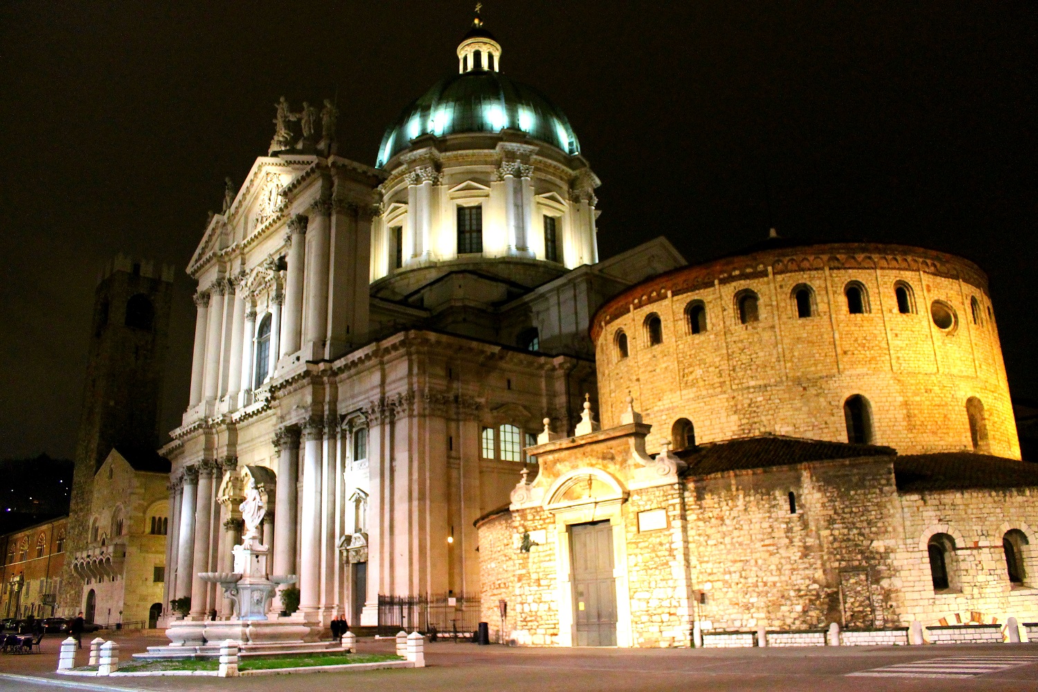 Paul VI Square (Cathedral) Bs