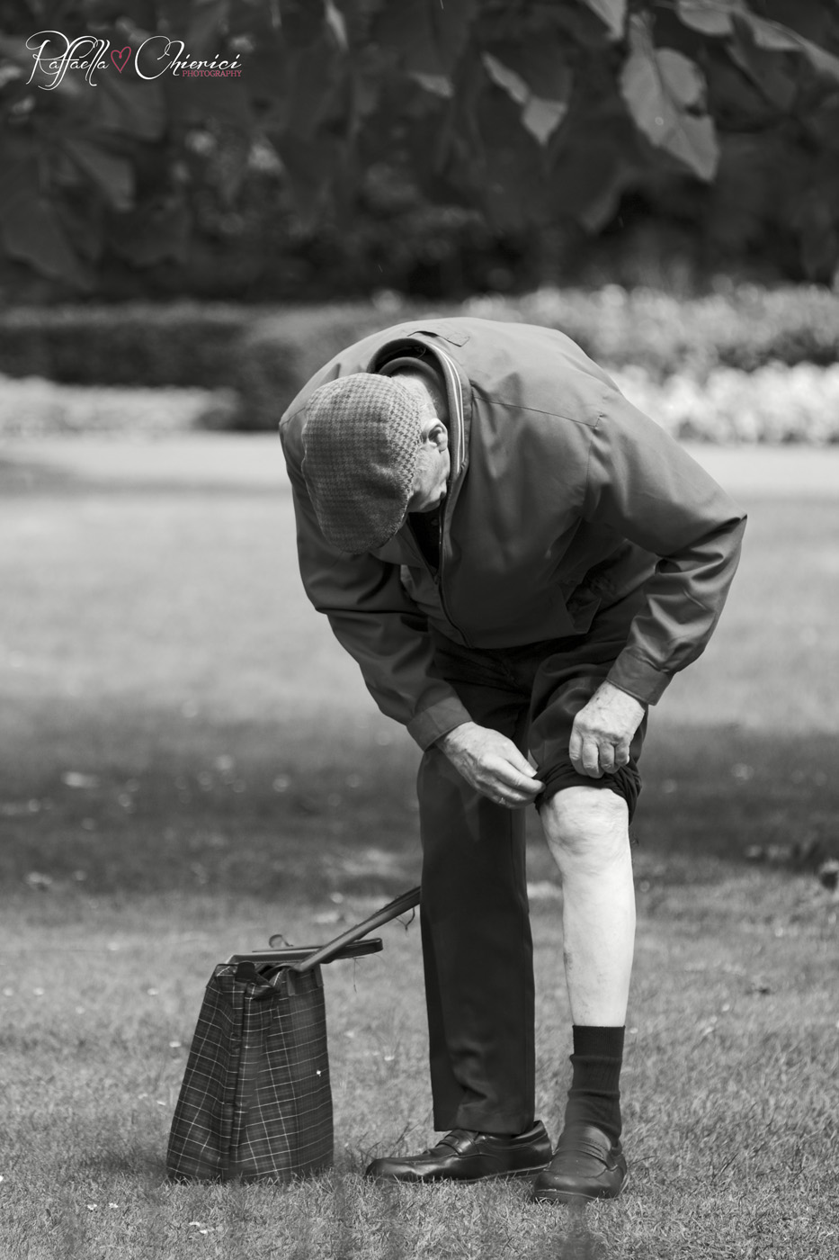 Walking in Kensington Park - London