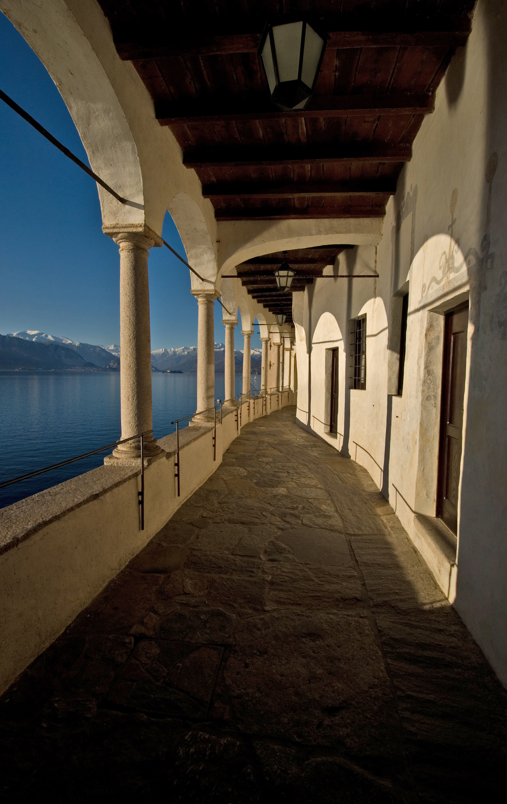 Colonnato ingresso Santa Caterina del Sasso