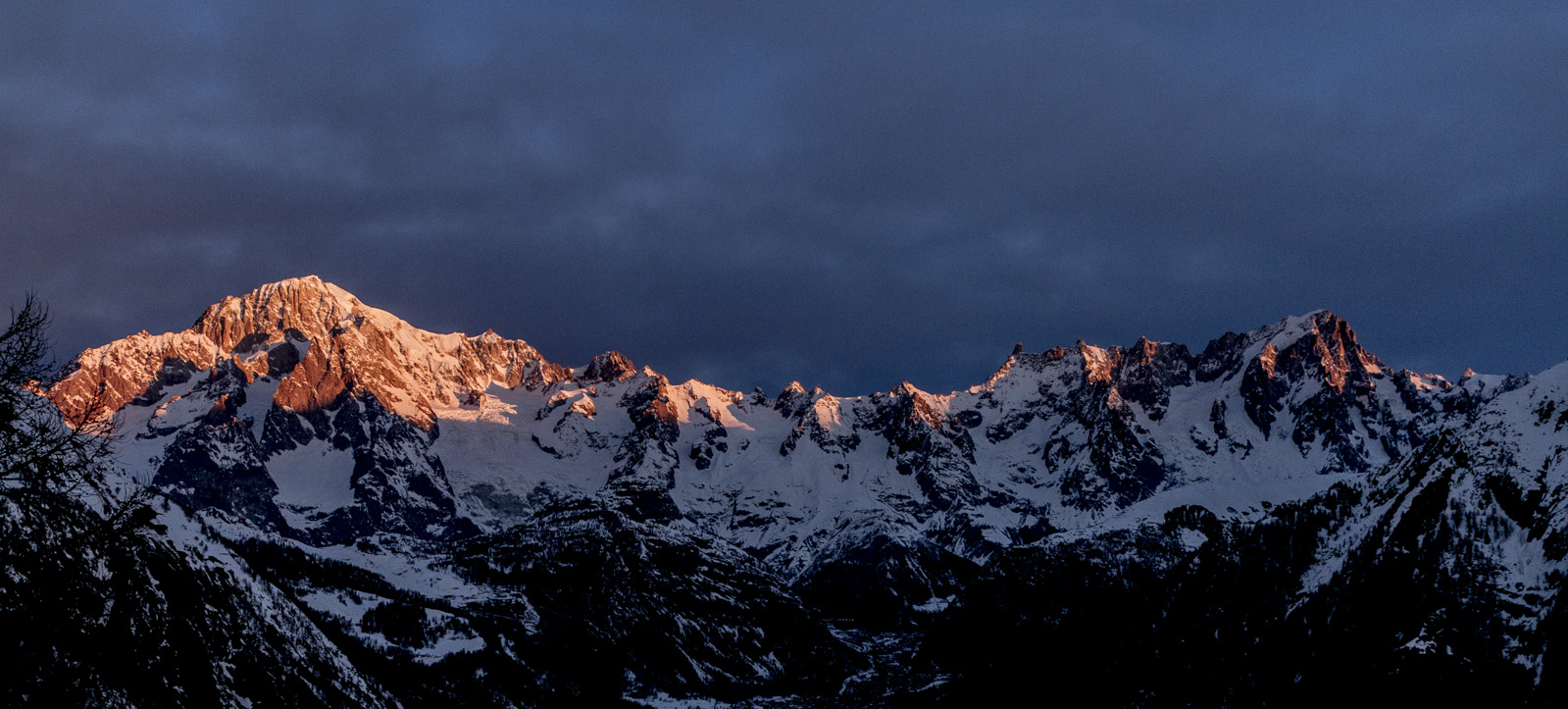 le cime si accendono