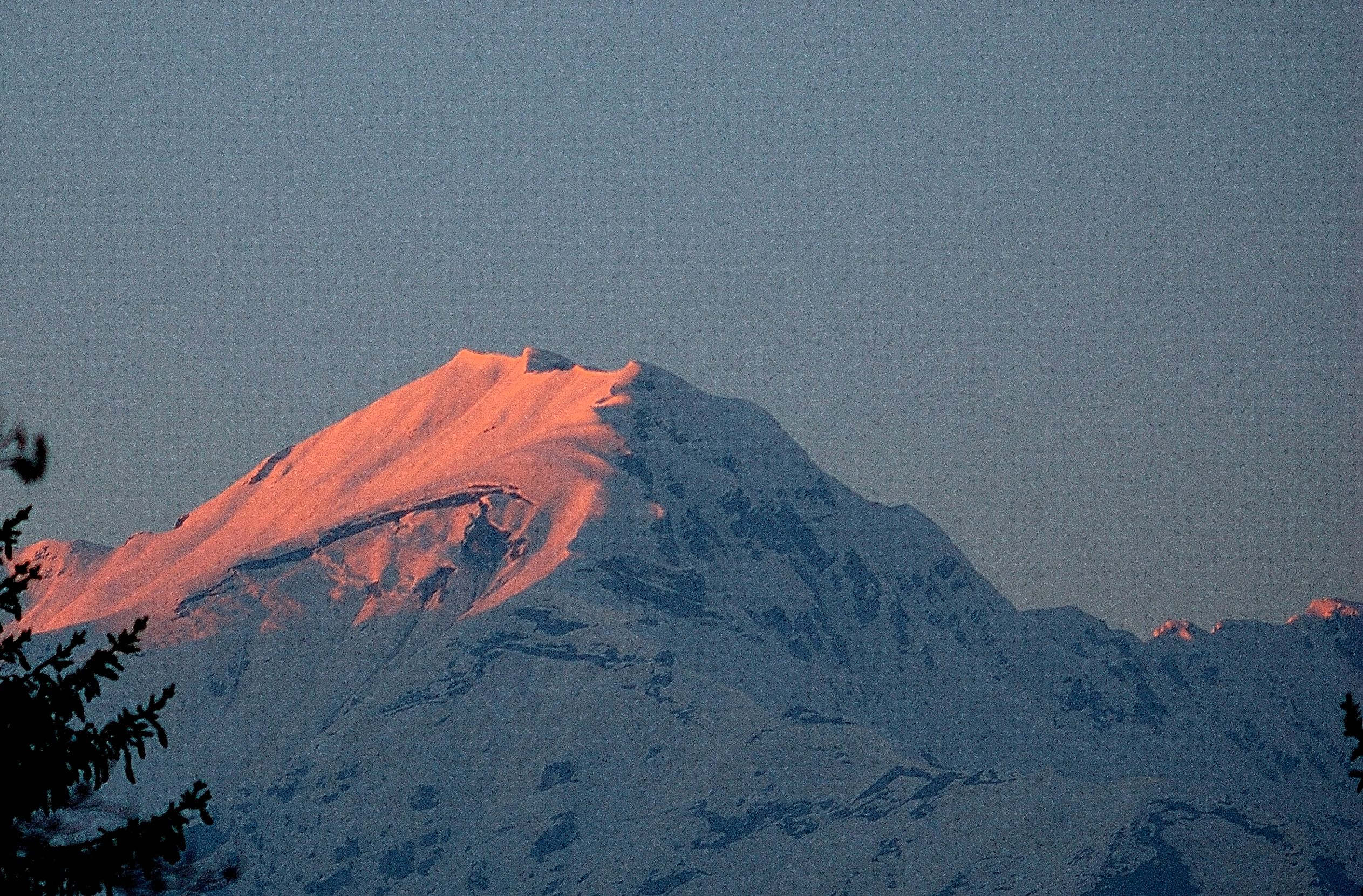Last lights on Top of Menna (Alpine range)