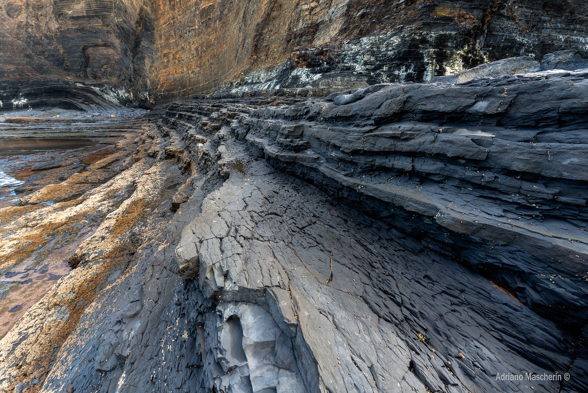 Cliff at praia Clerigo