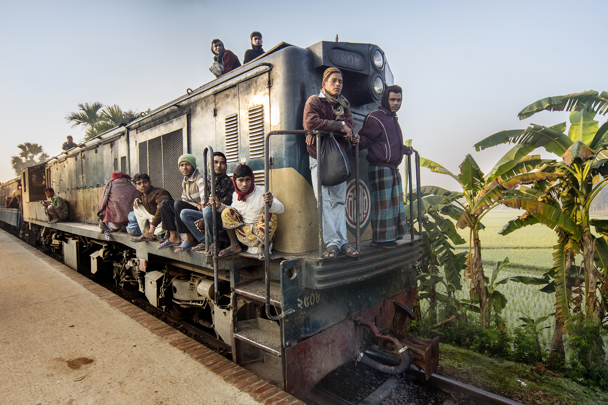 The train arrives at Sararchar