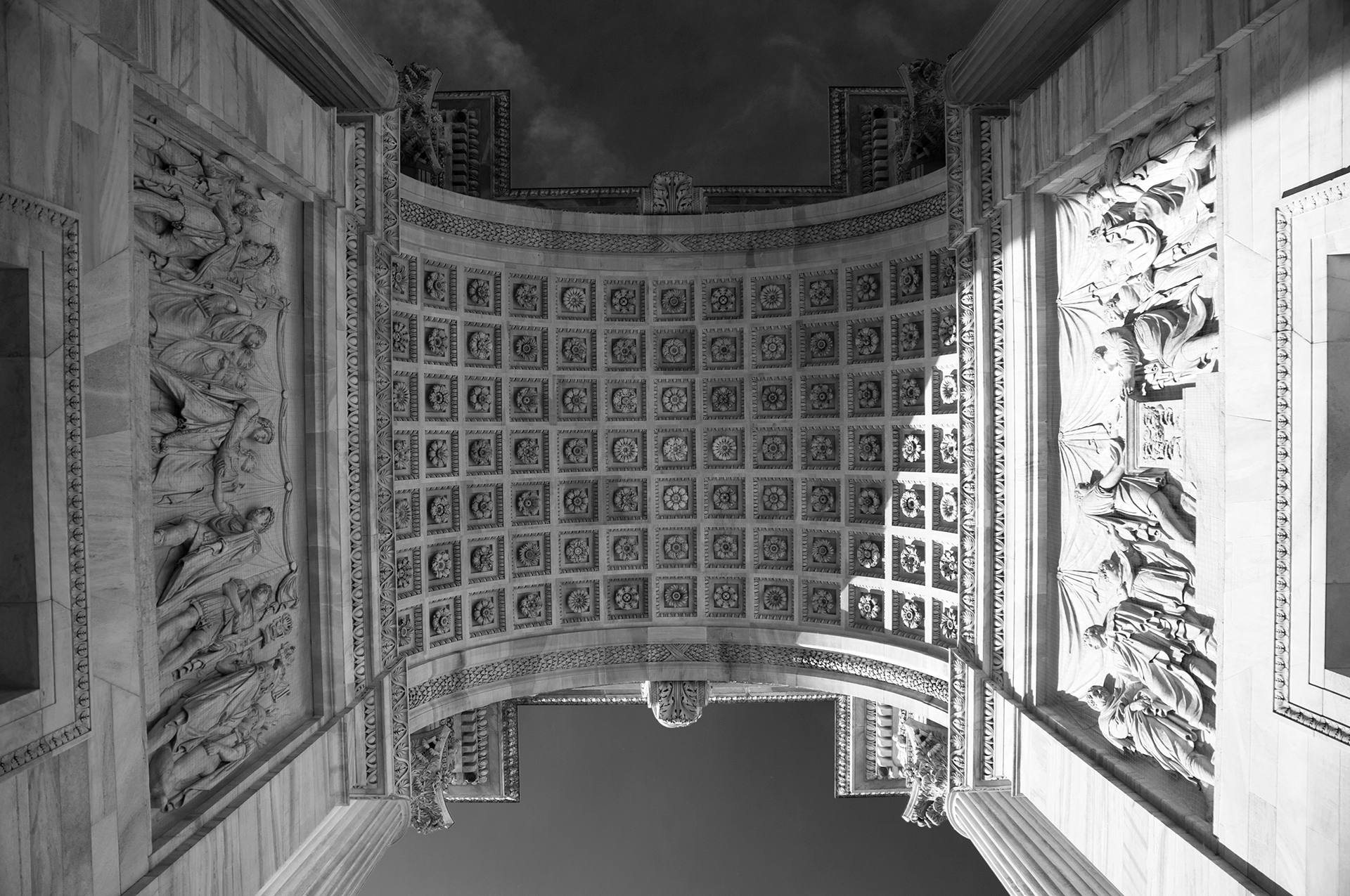 Arco della pace in infrarossi