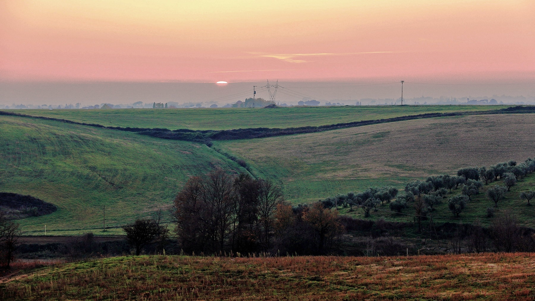 Modern views smog, pylons, lines elettiche .....