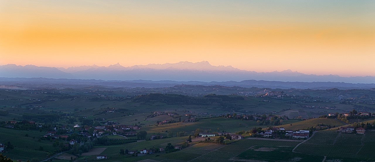 tramonto sulle colline Astigiane,Monterosa e Cervino