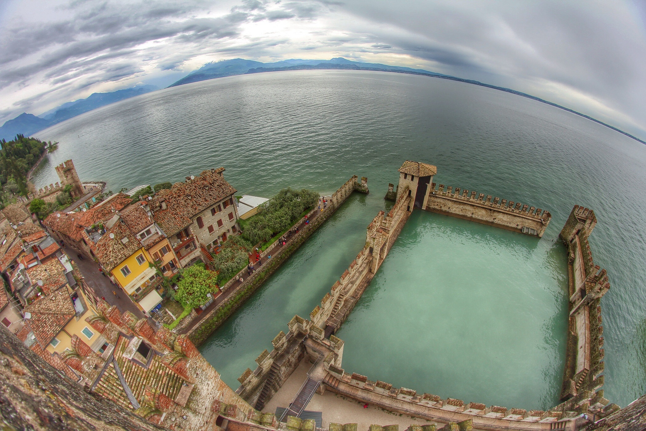 Sirmione a tutto tondo