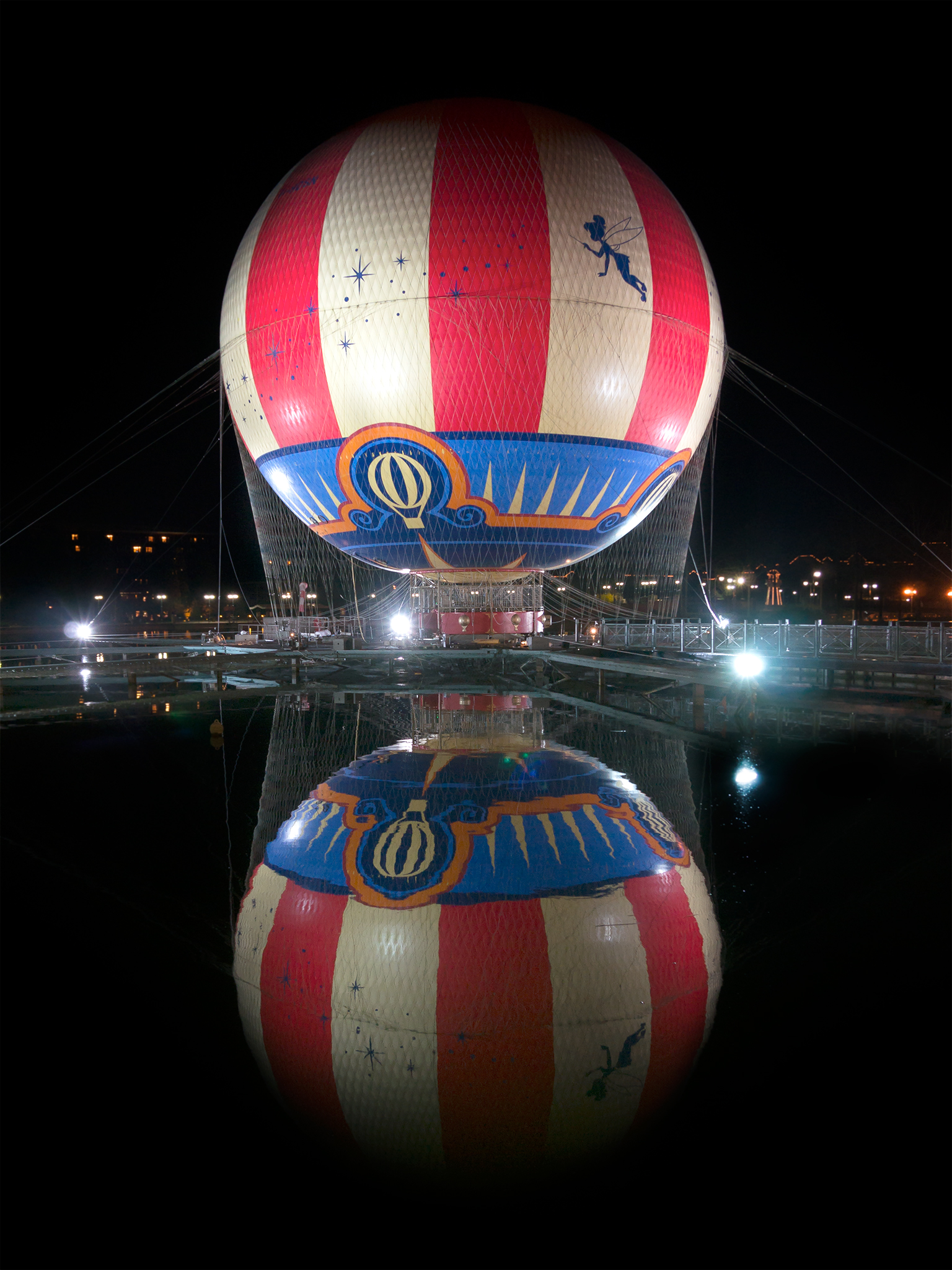 There are 2 hot air balloons? :-)