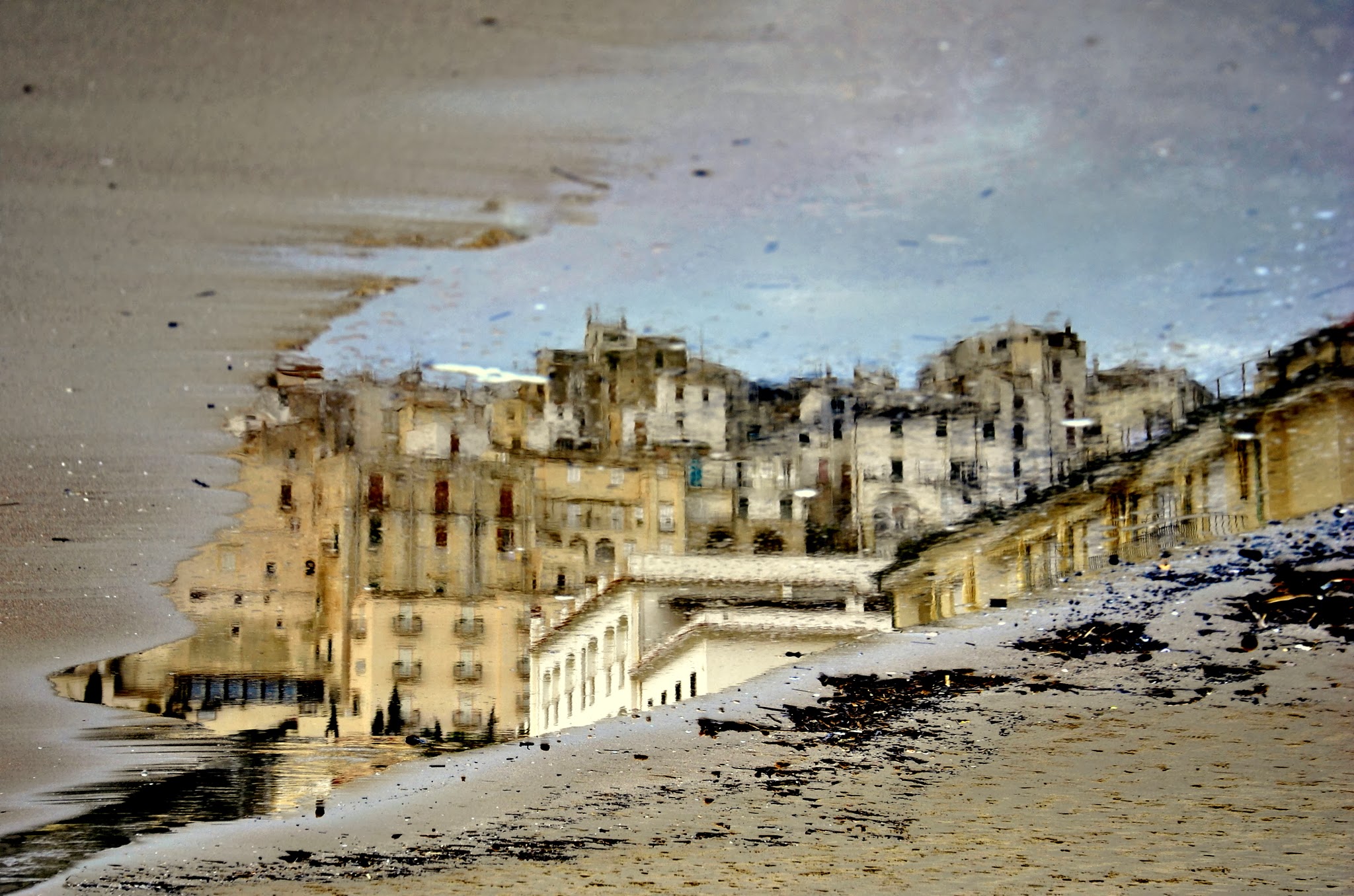 Riflessi in riva al mare...