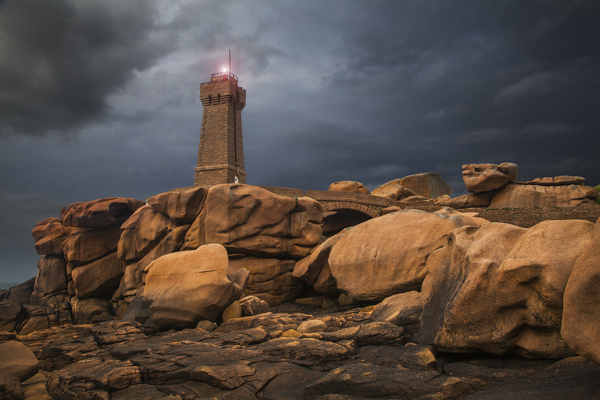 Il grande faro Men Ruz