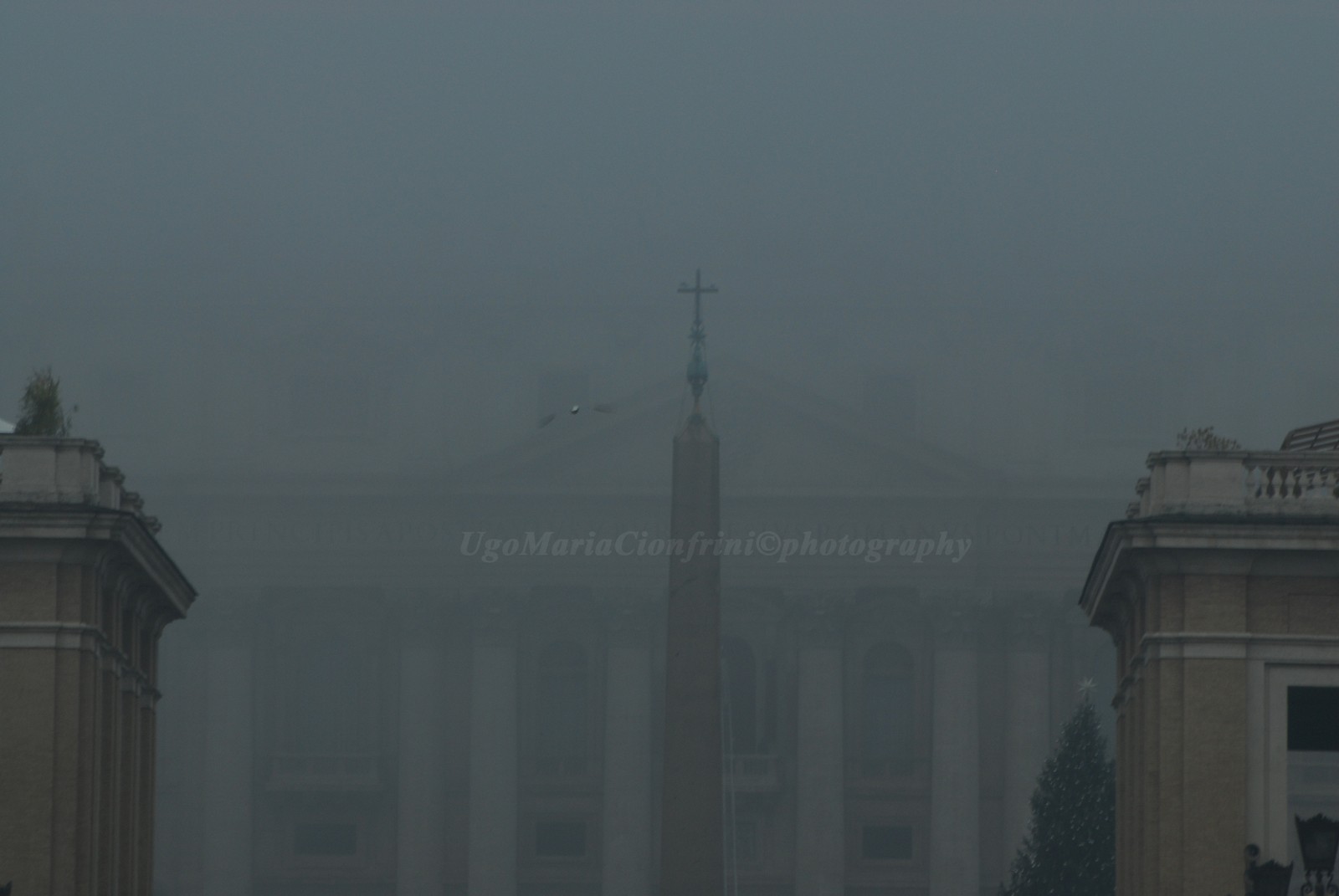 aiutooooooooo! They stole the dome of St. Peter