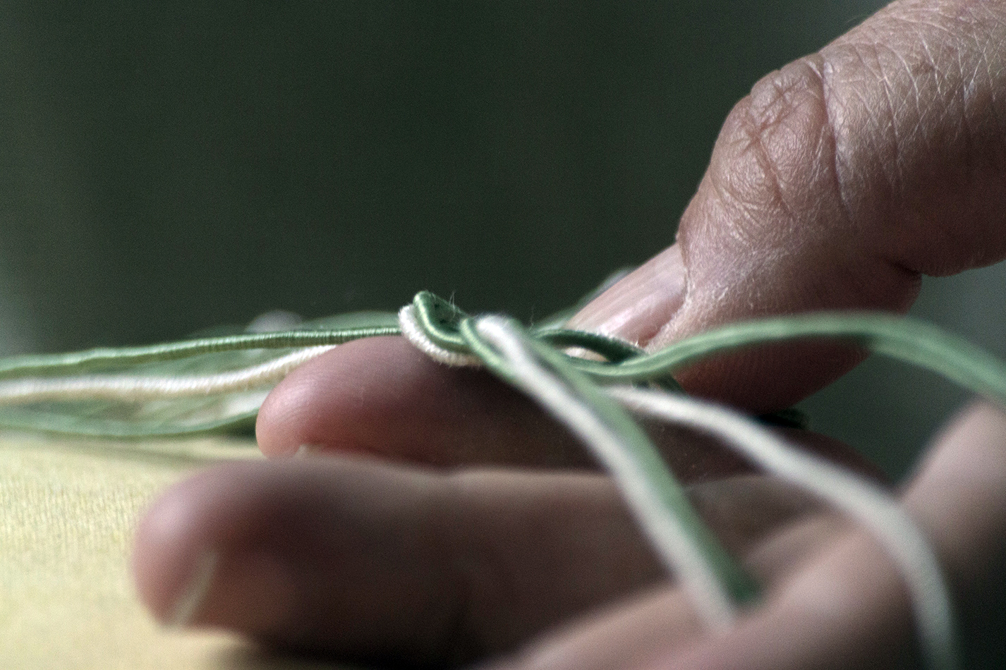 Technique of building a decorative knot (1)