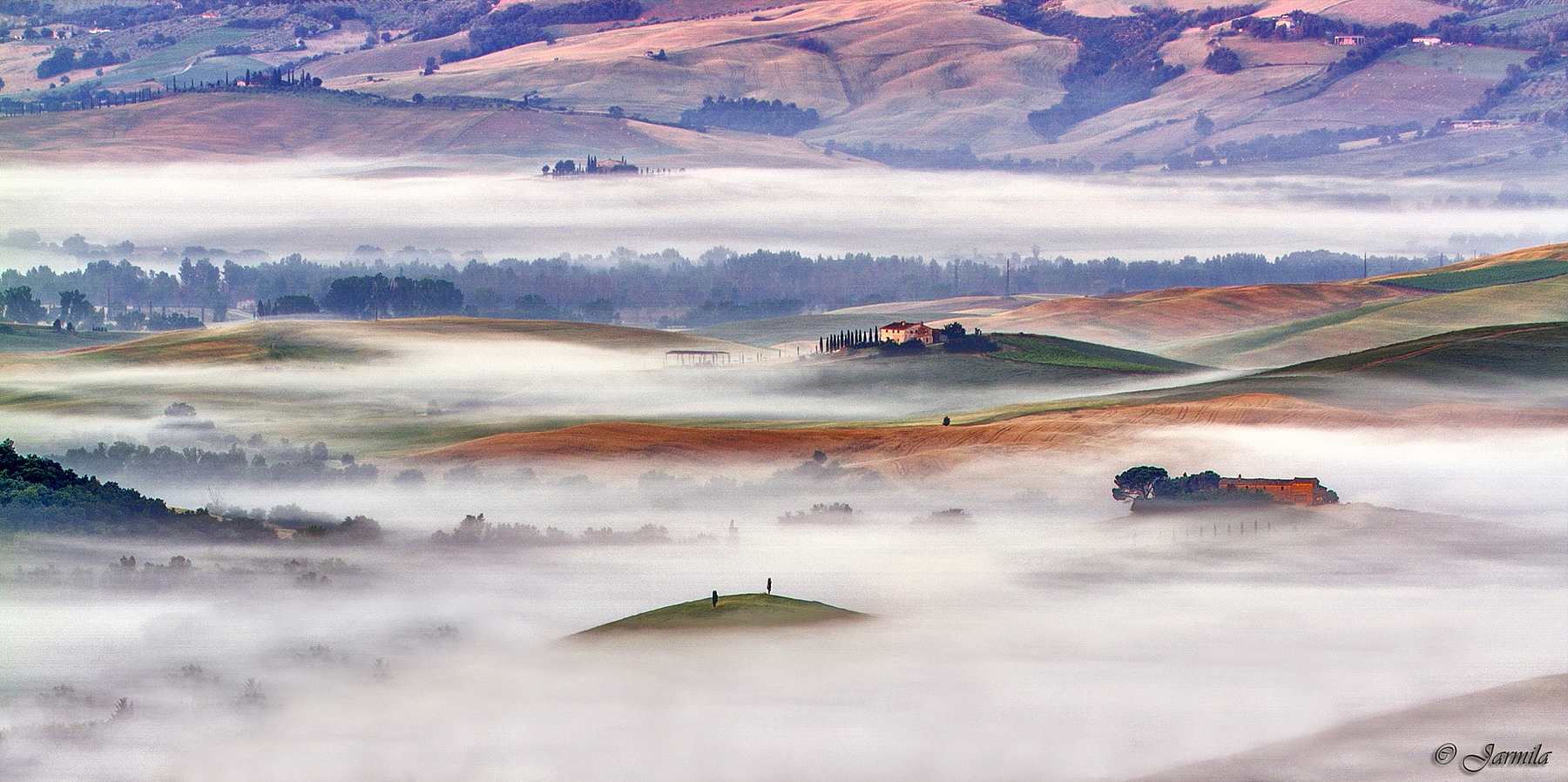 Waking up in the heart of Val d'Orcia
