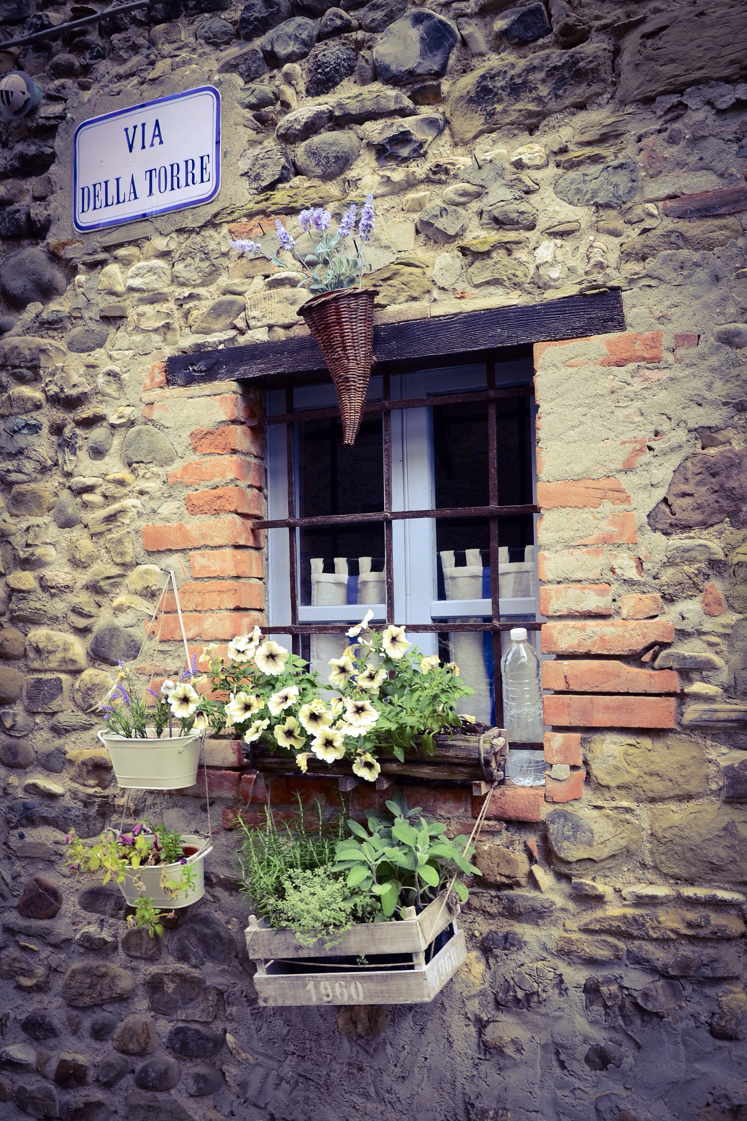 anghiari: walking the narrow streets of the country ..