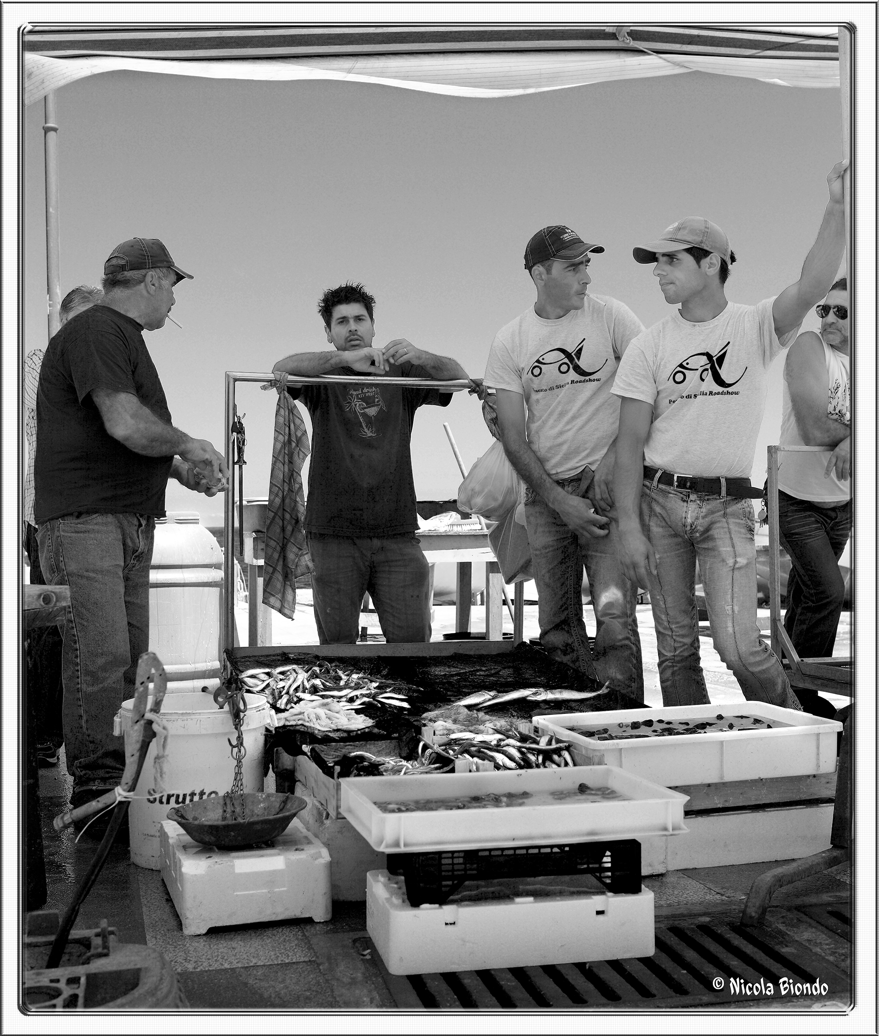 Pescivendoli in attesa di clienti