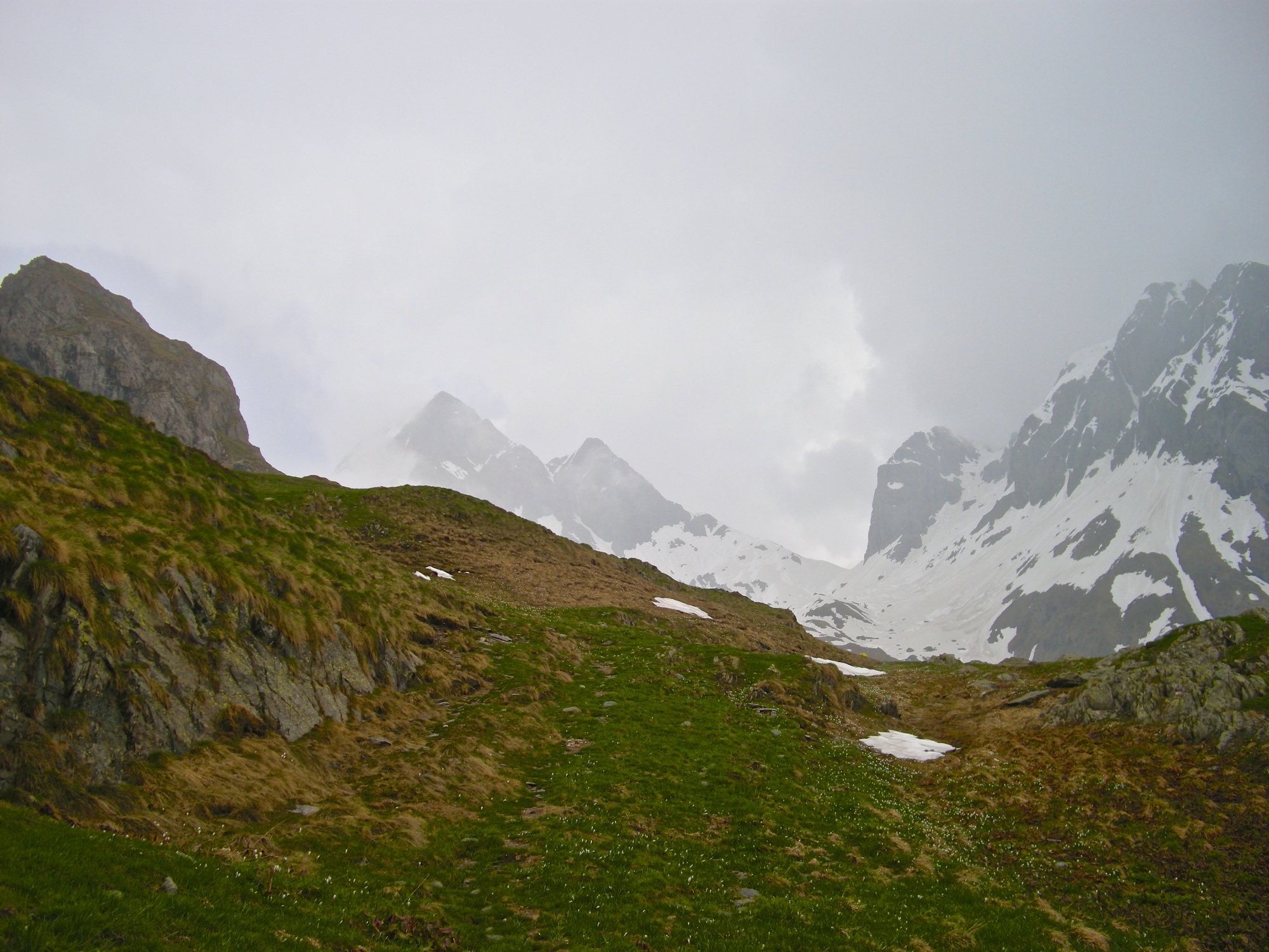 Dintorni Pizzo Diavolo maggio 2011