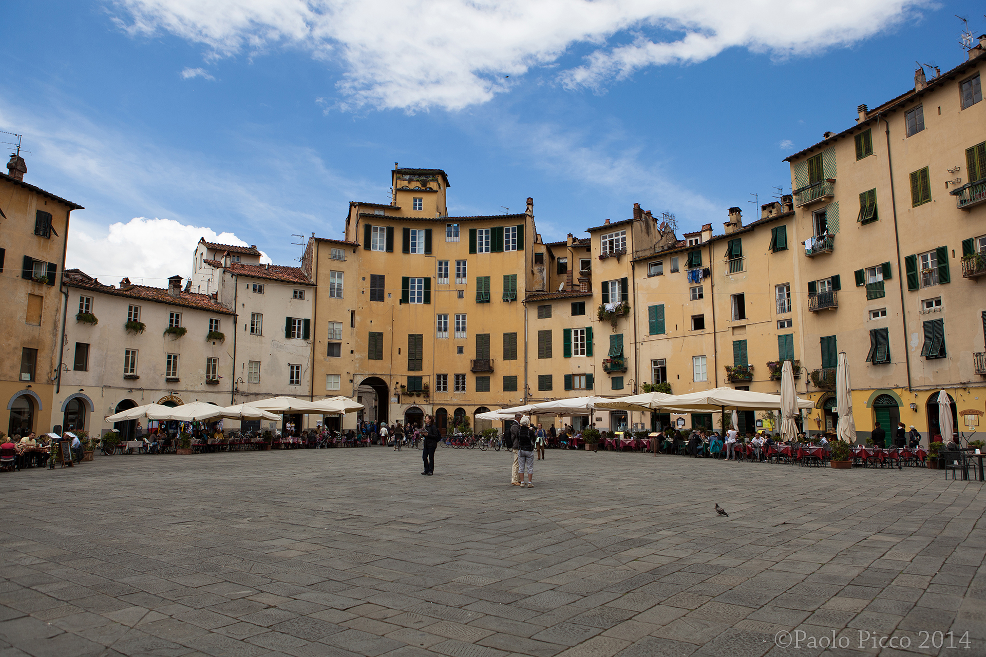 Piazza dell'Anfiteatro a Lucca