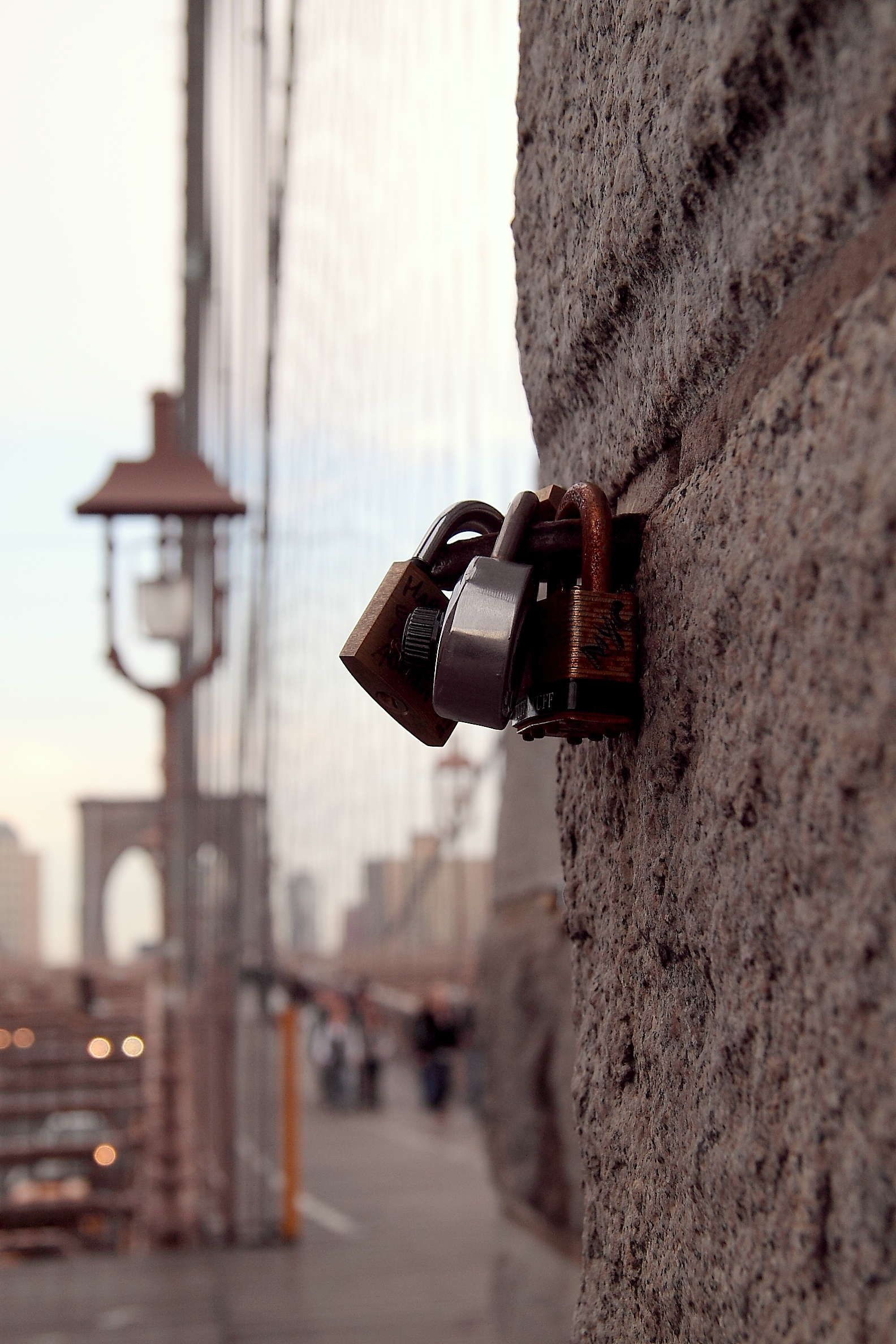 lucchetti sul ponte brooklin -  new york