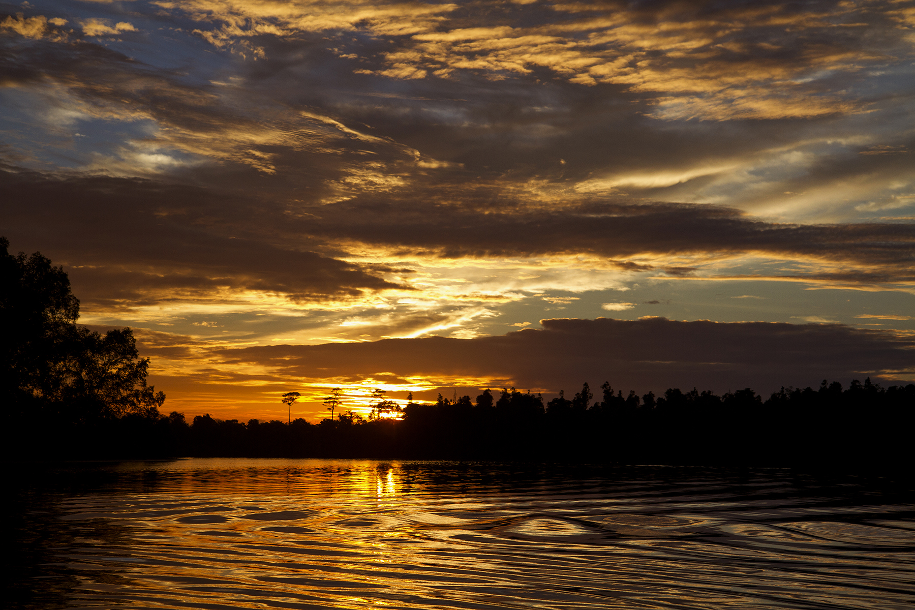 Tramonto sul fiume kinabatang 2