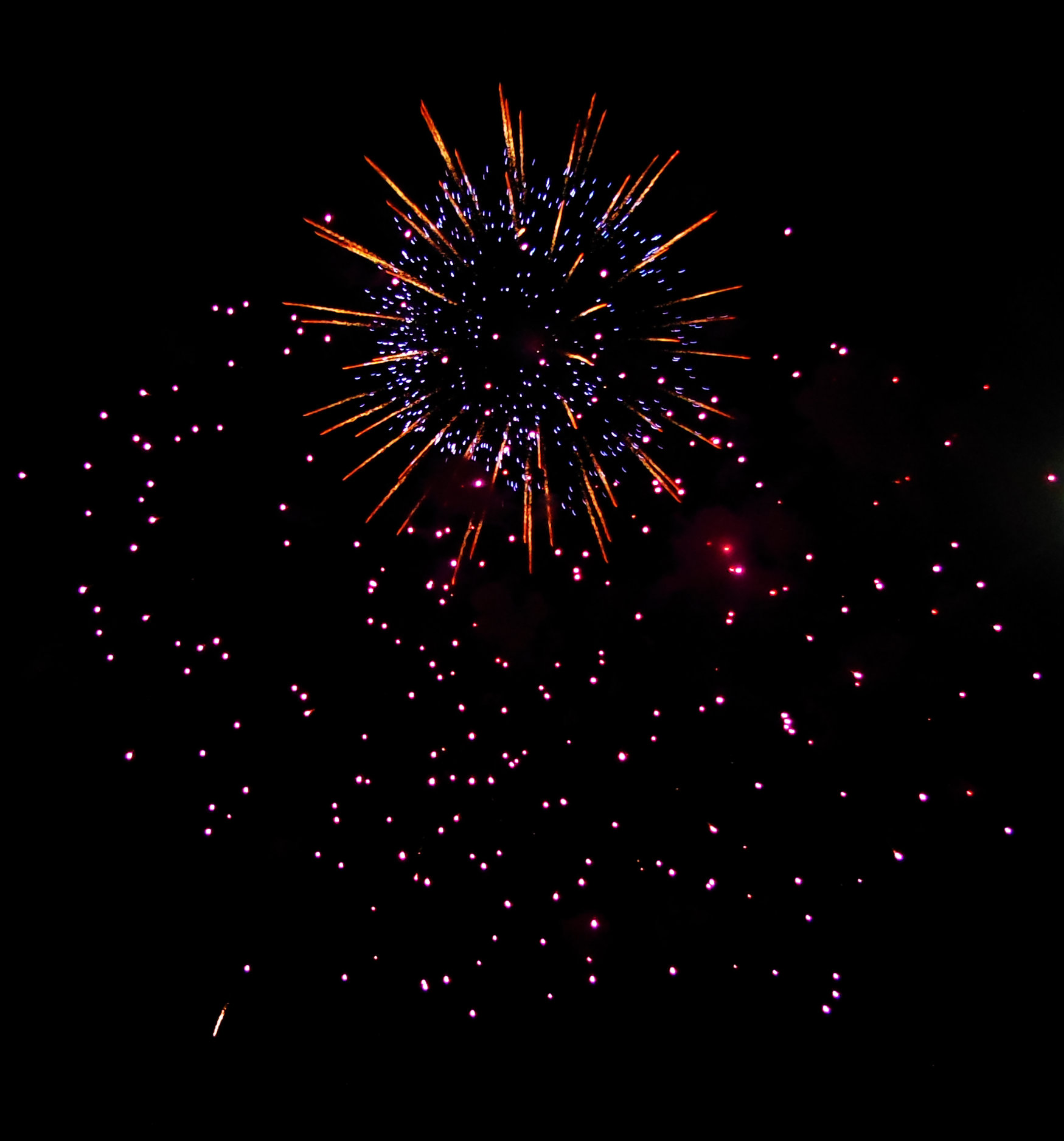 palla di cristallo in mille pezzi