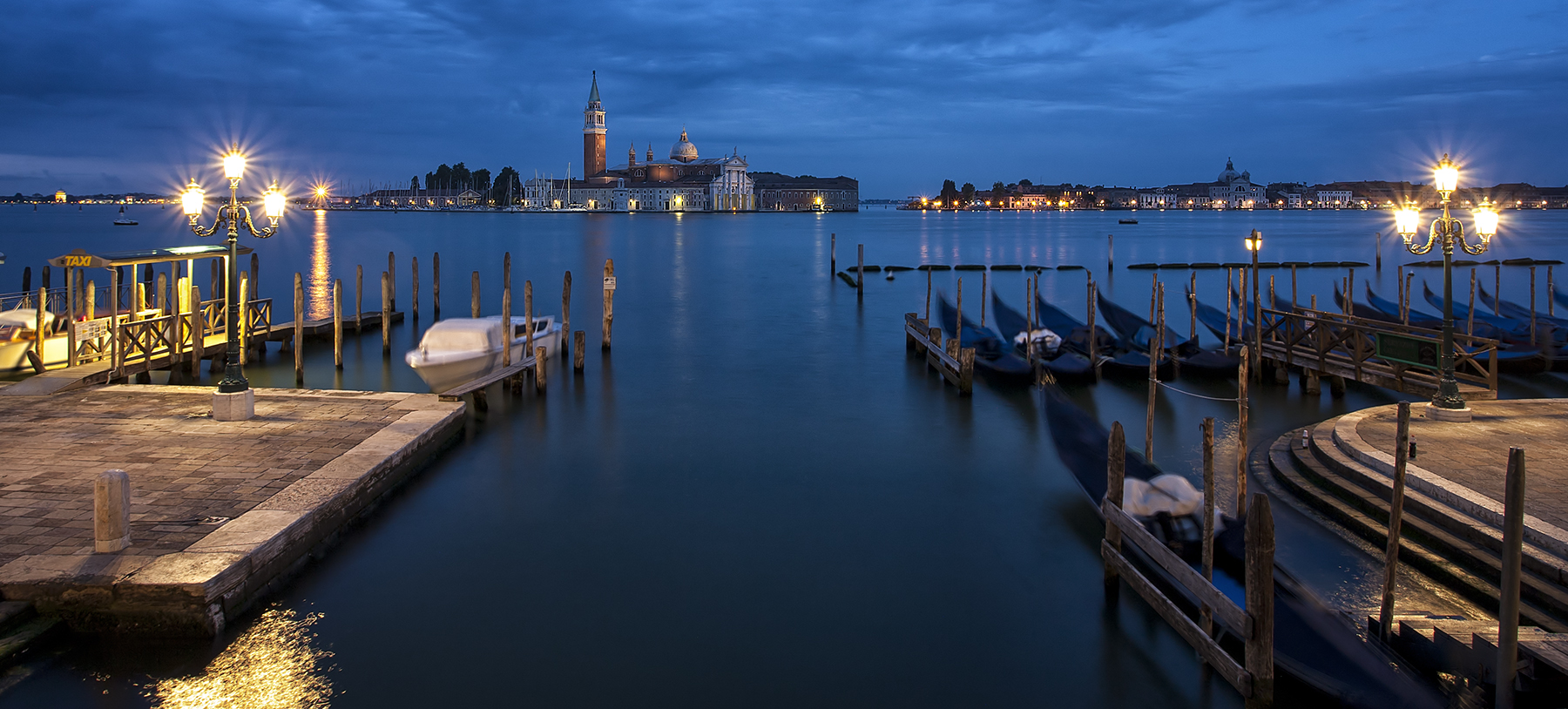 Venice by night 02