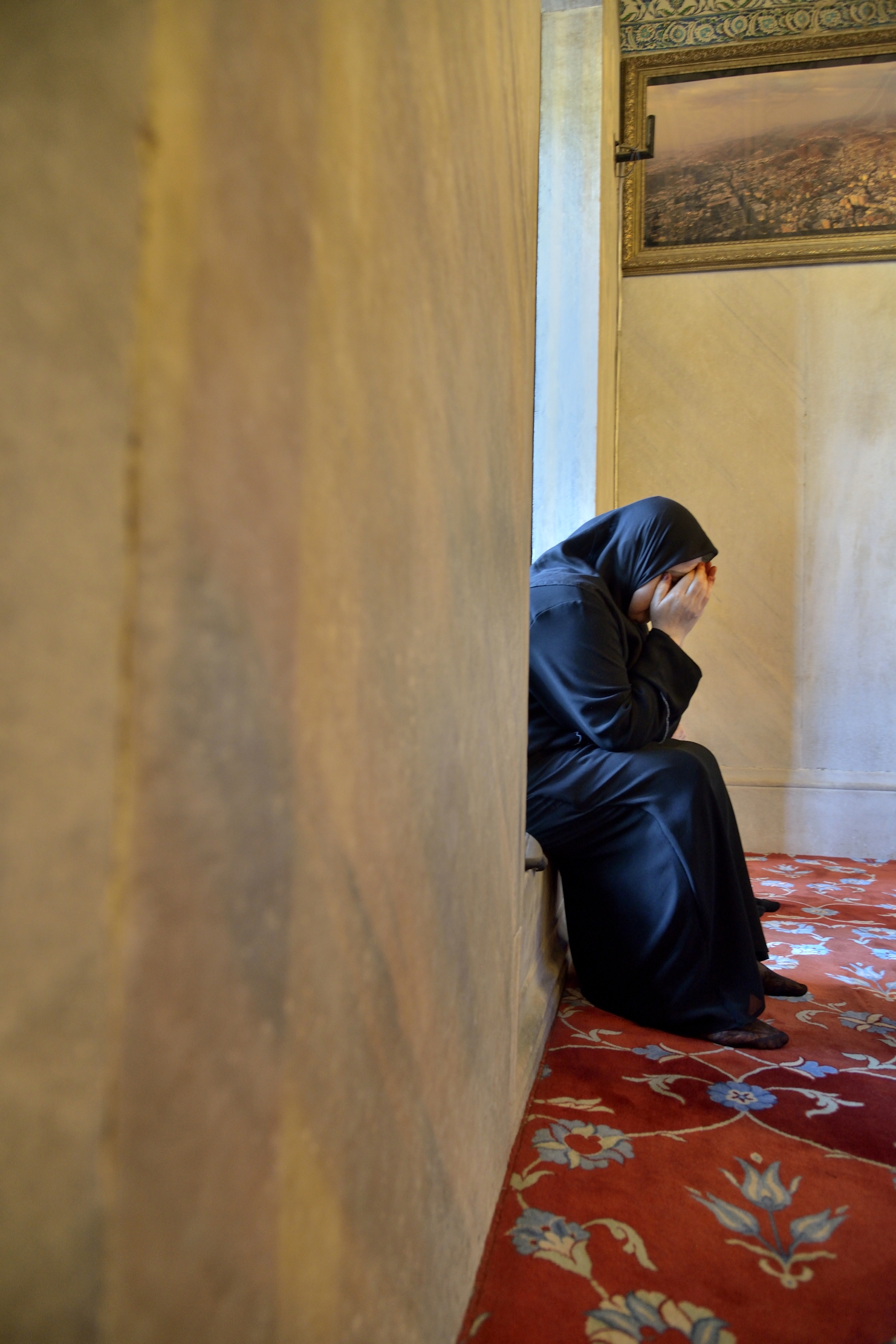 In preghiera alla Moschea Blu