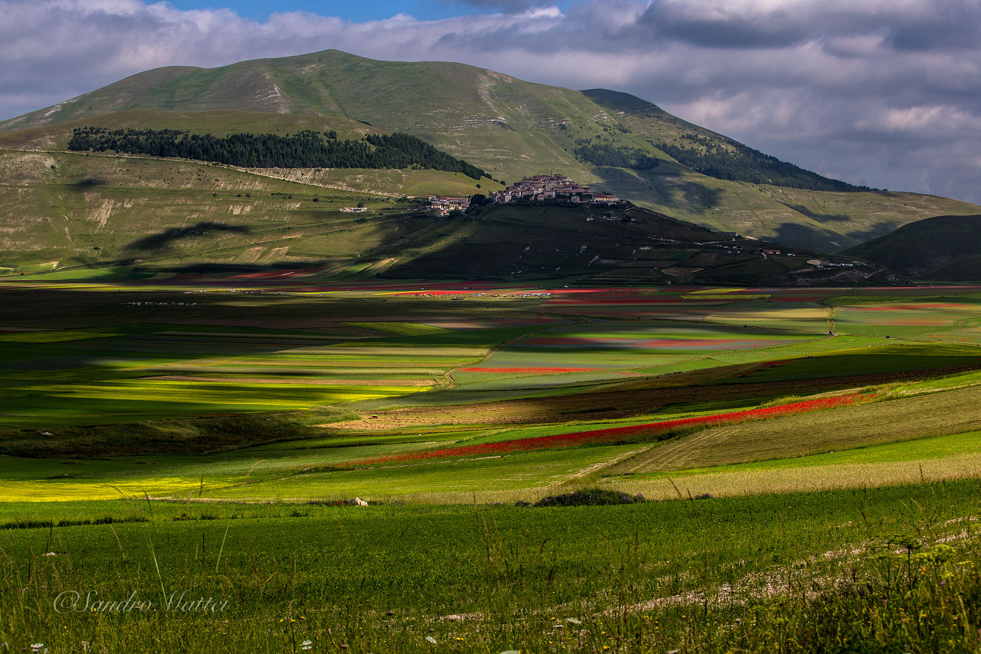 Spot di luce su Pian Grande di Castelluccio