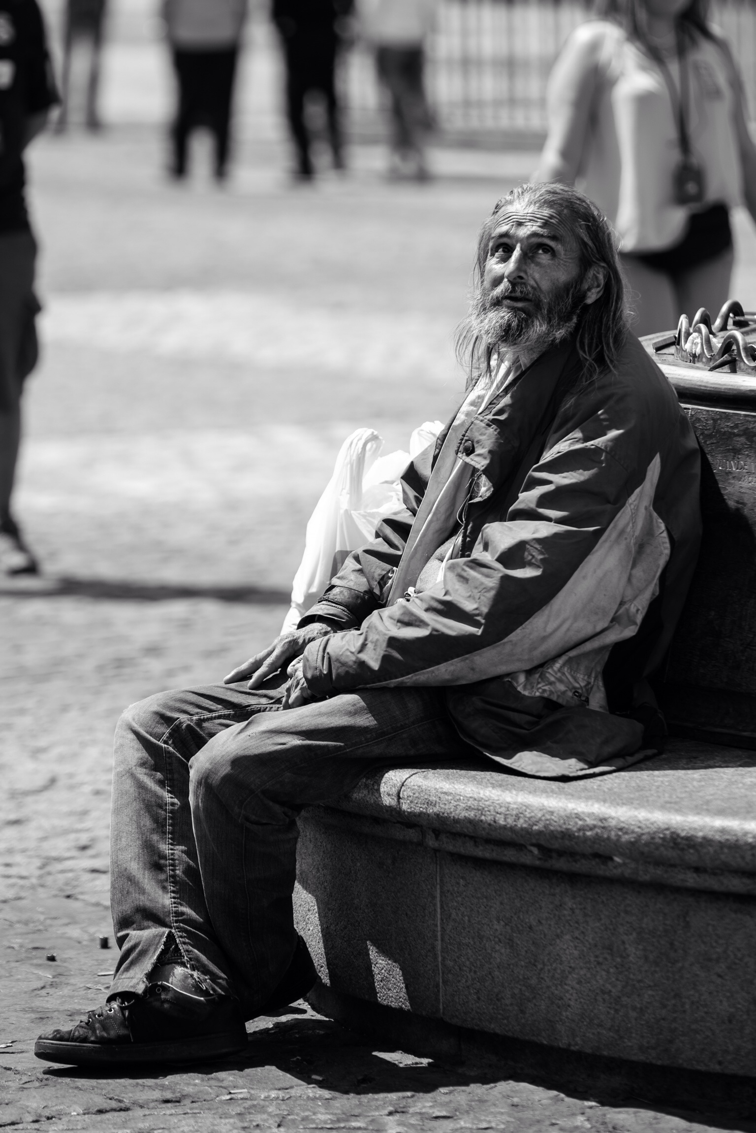 eppure vedo gente più povera di me