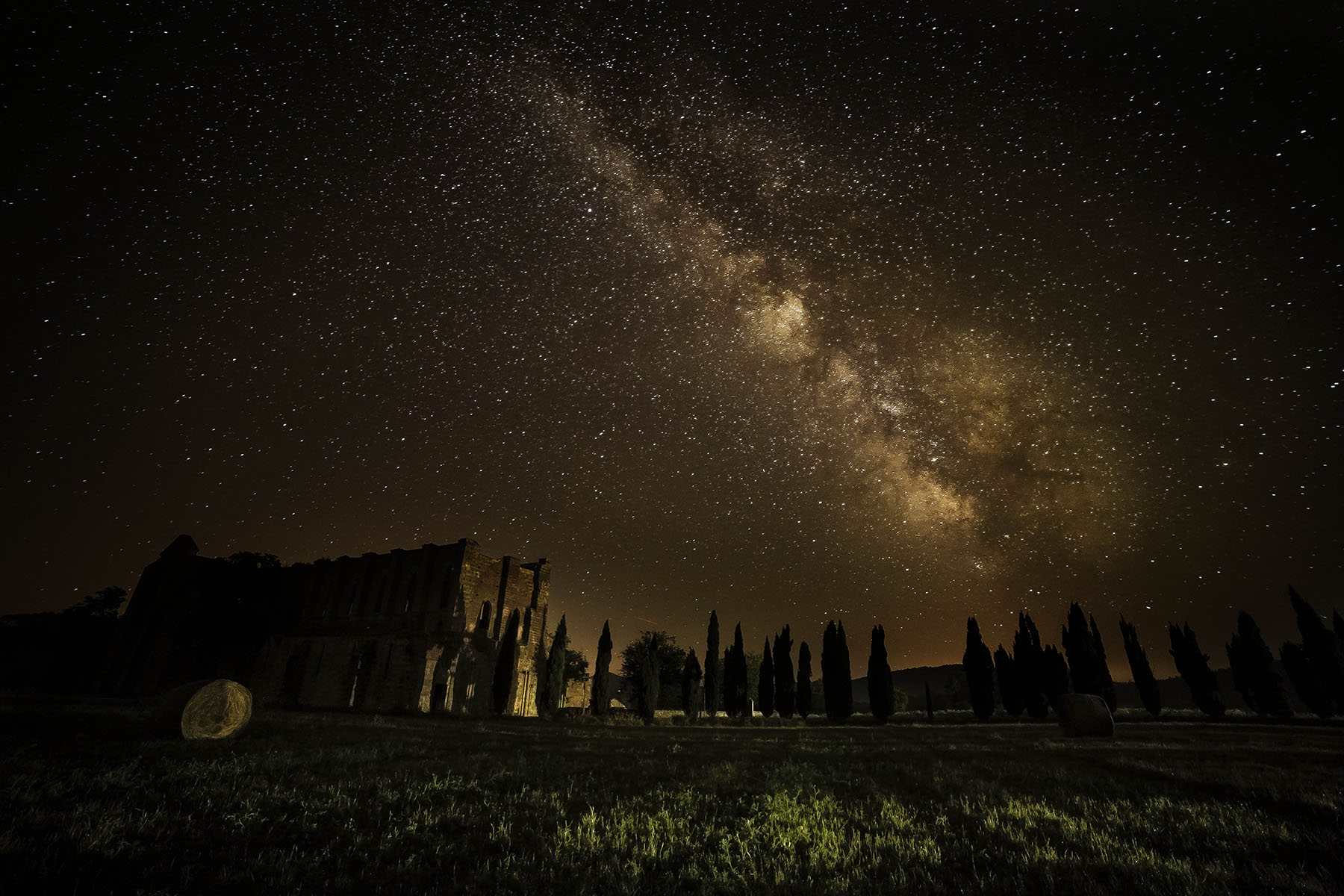 Abbazia di San Galgano con Via lattea
