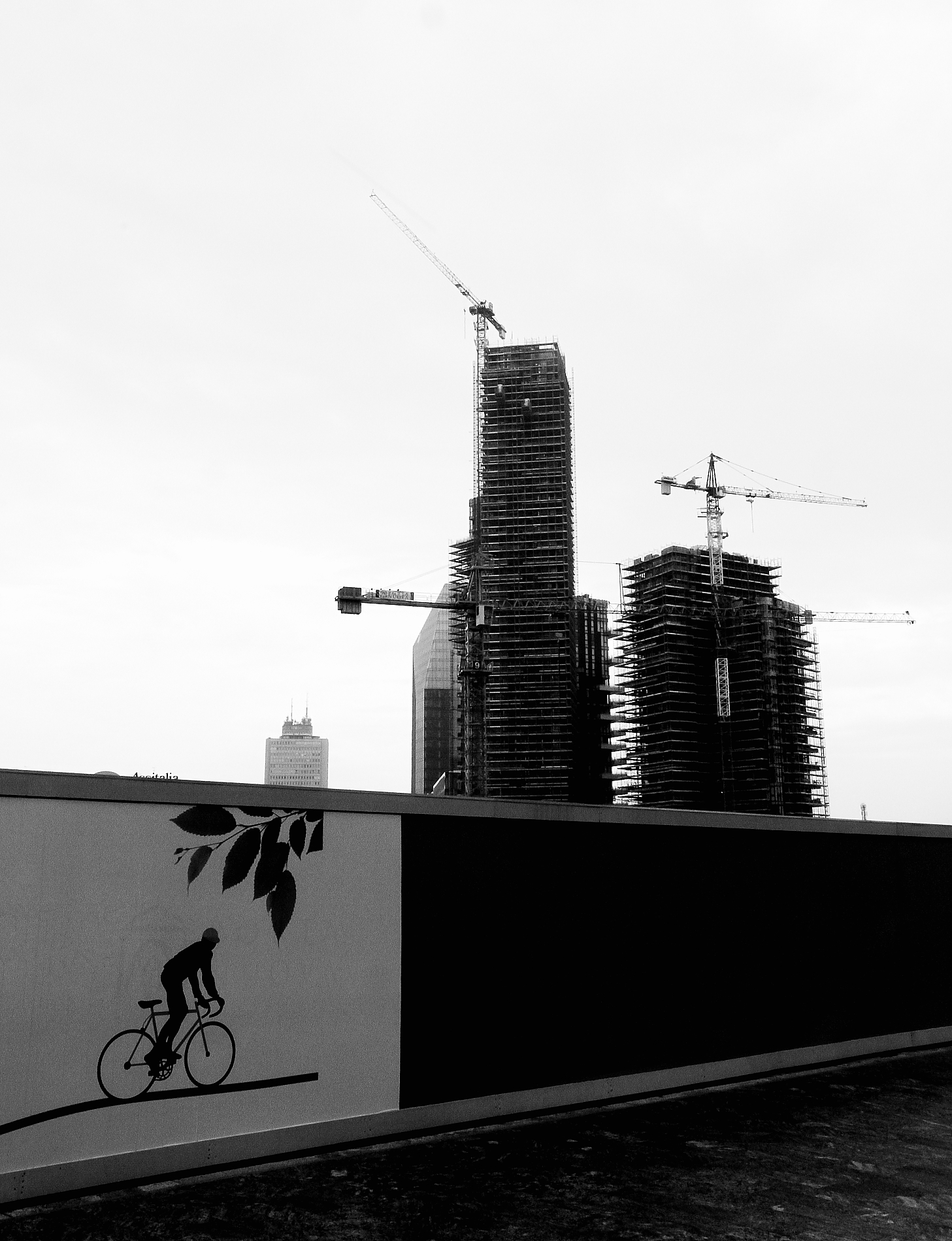 l'uomo contro sè stesso