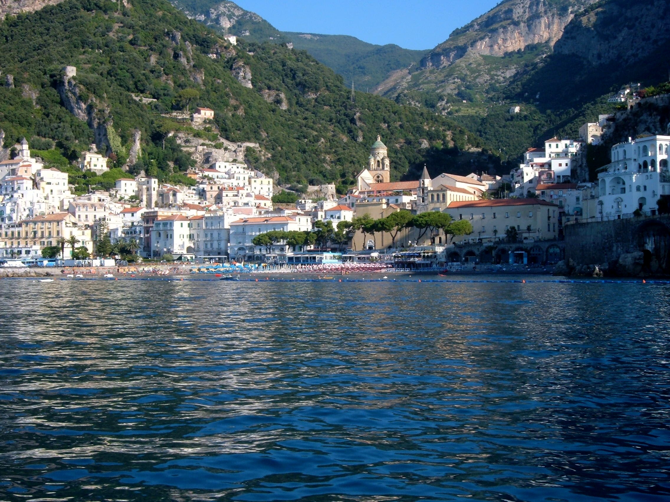 Amalfi vista dal mare.