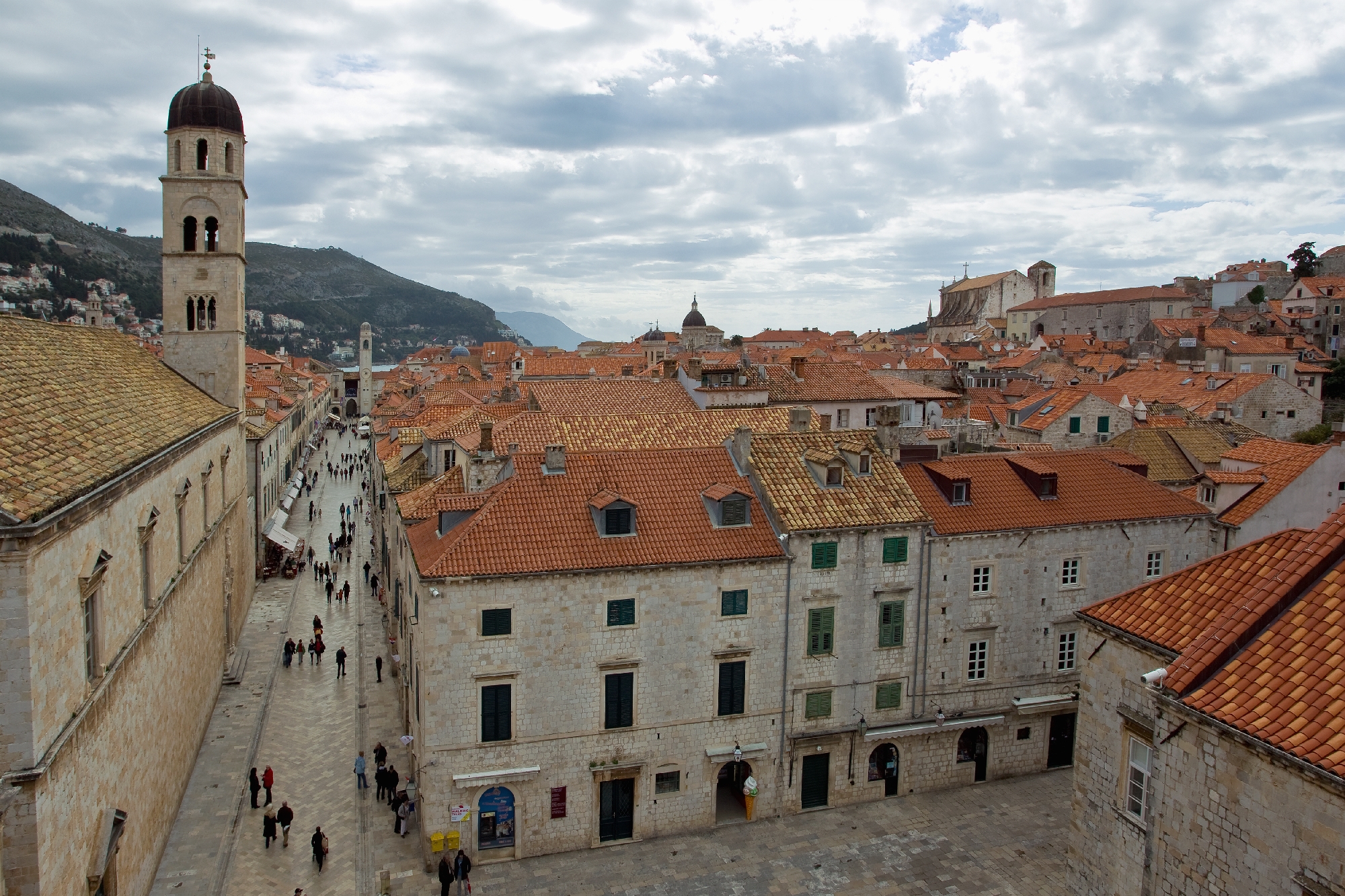 ..Dubrovnik dall'alto delle sue mura