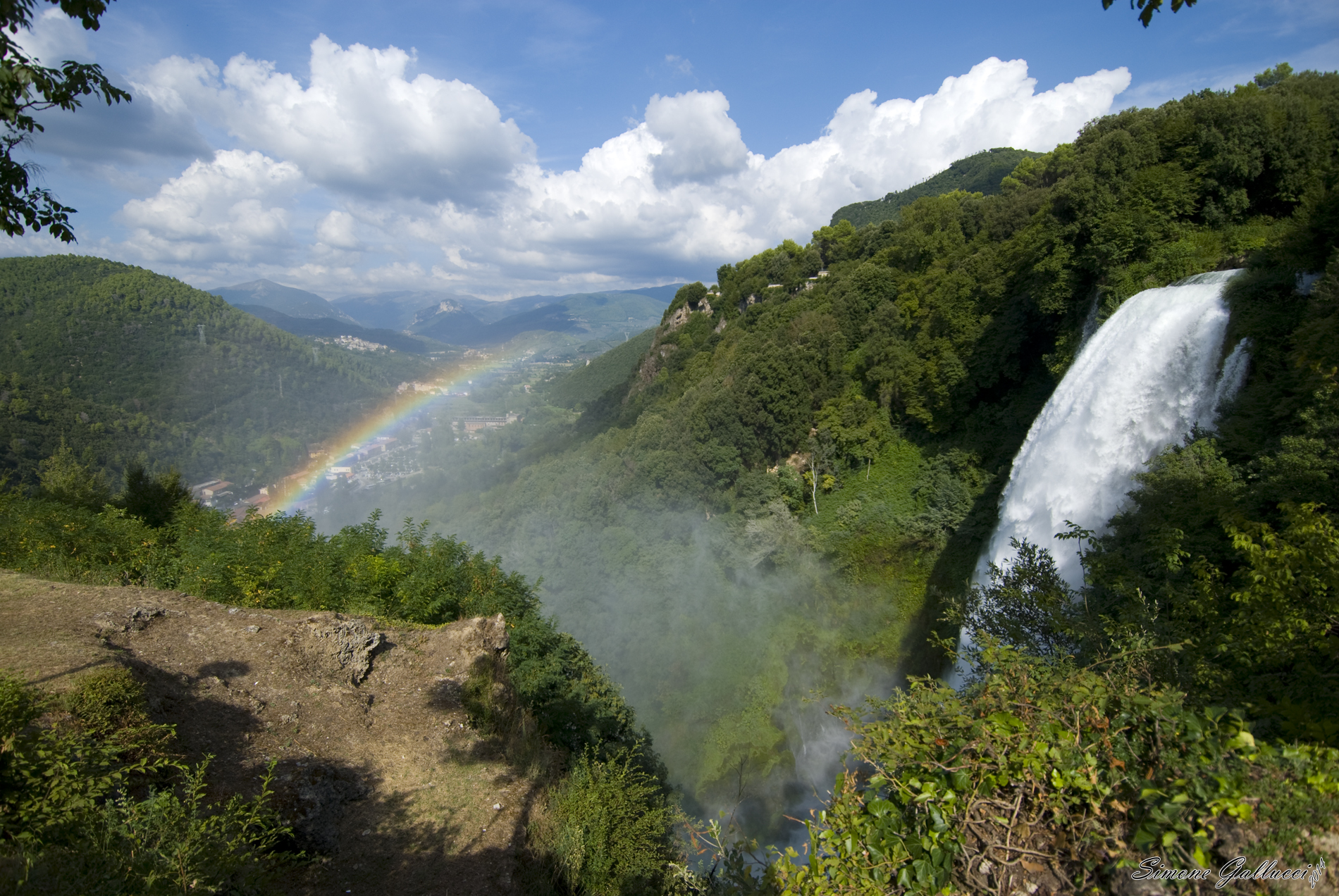 VS Rainbow Waterfall