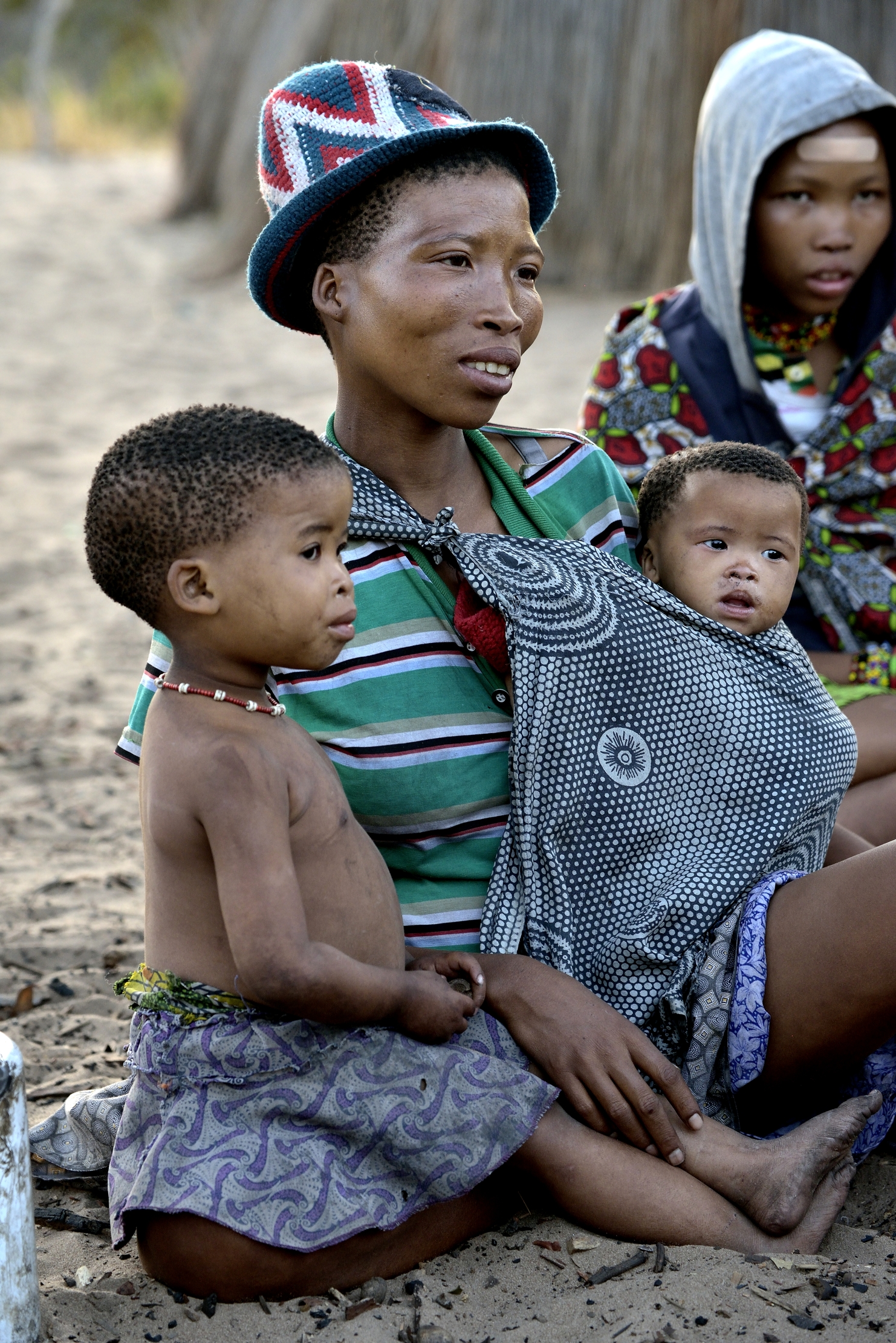 Bushmenland - Donna Boscimane con bimbi
