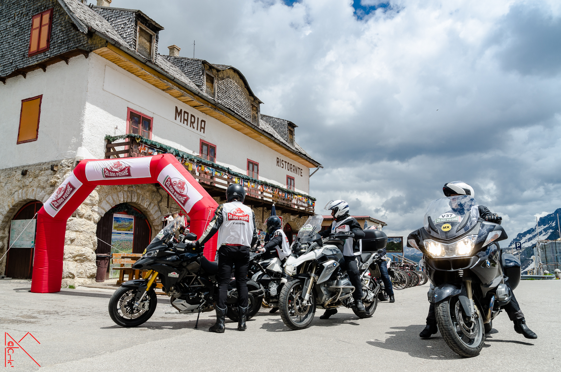 Controllo orario al Passo Pordoi